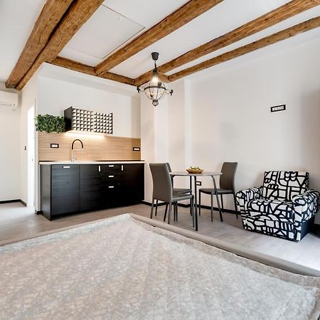 Black & White Apartments 里耶卡 外观 照片