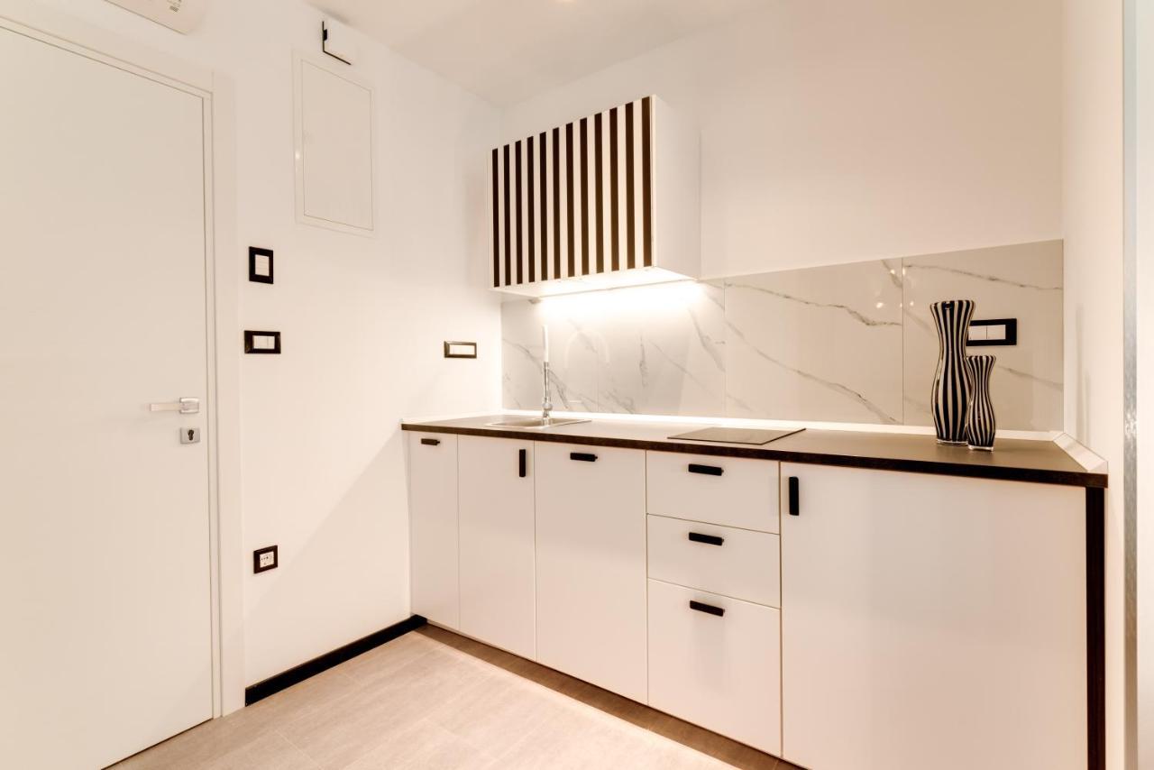 Black & White Apartments 里耶卡 外观 照片