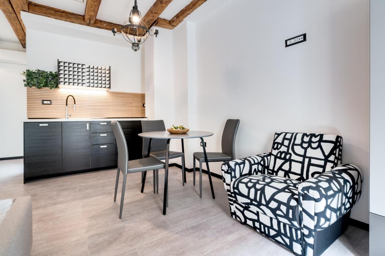 Black & White Apartments 里耶卡 外观 照片