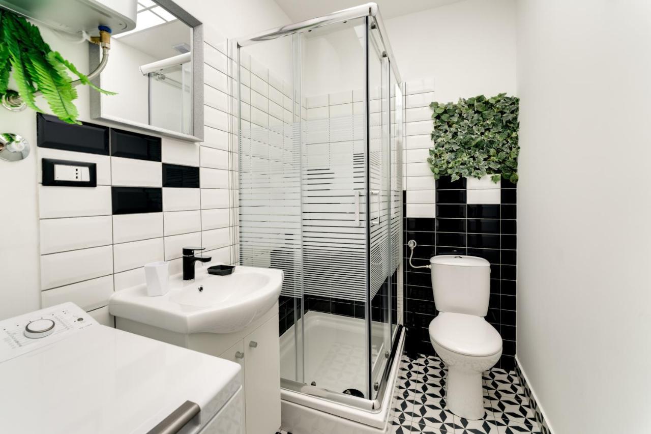 Black & White Apartments 里耶卡 外观 照片