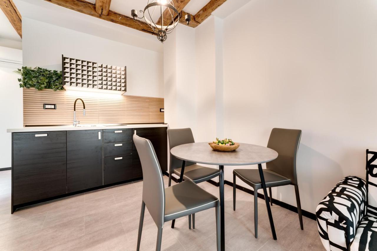 Black & White Apartments 里耶卡 外观 照片